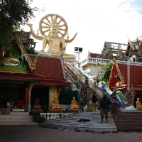 Территория возле статуи будды