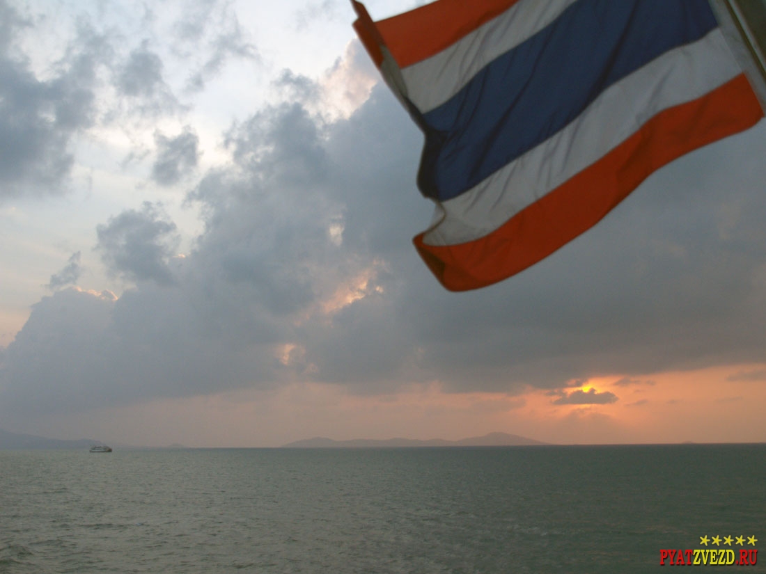 Небо и флаг Таиланда