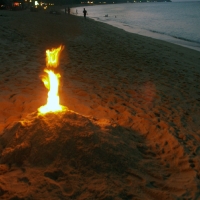 Огонек на пляже