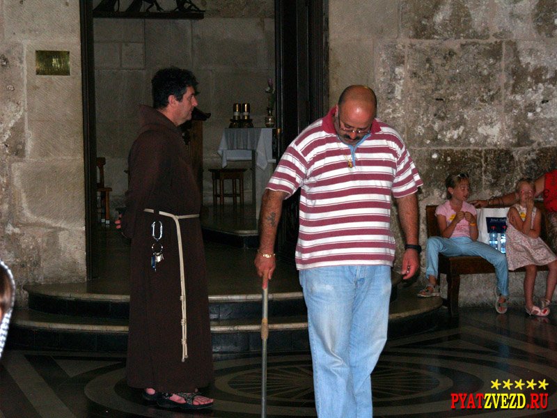 Католический монах