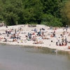 Немцы на реке отдыхают с пивом