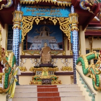 Статуи в храме