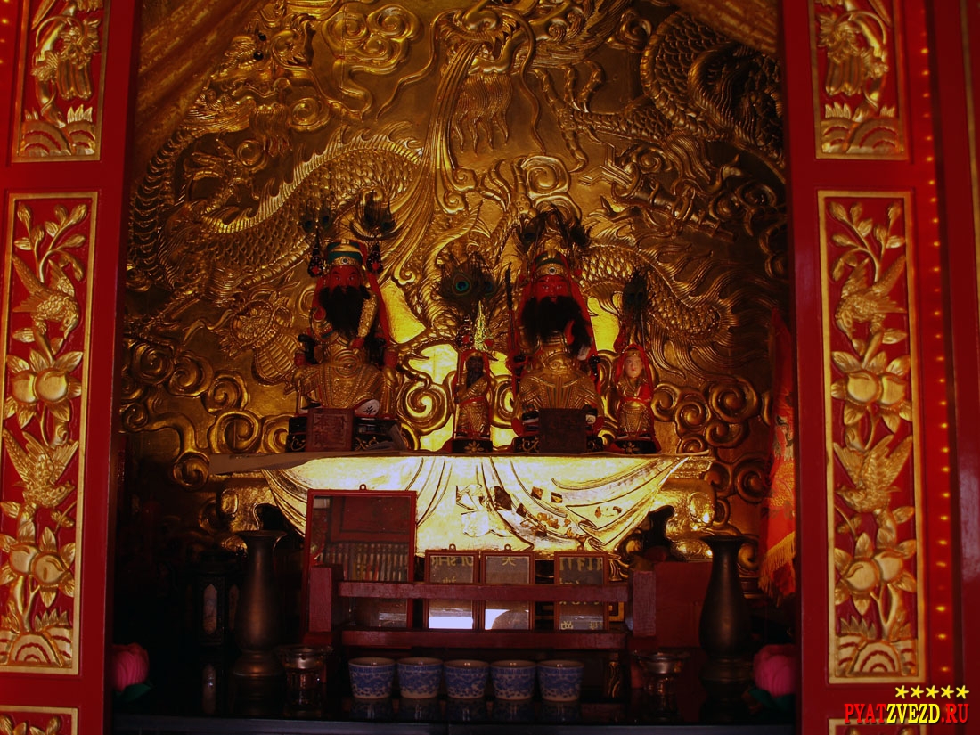 Убранство китайского храма