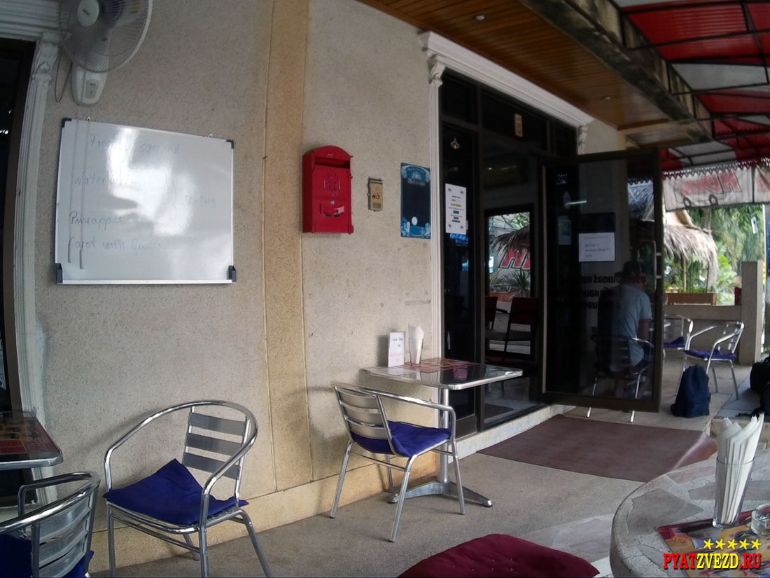 Кафе напротив имиграционного офиса Самуи