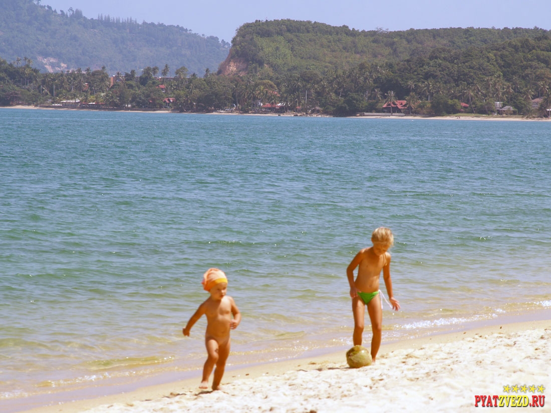 Футбол кокосами на пляже Бопут