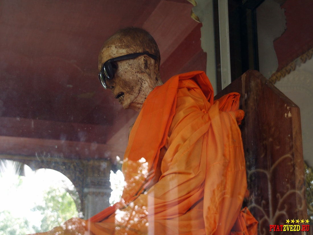 Монах в саркофаге
