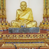 Монах статуя